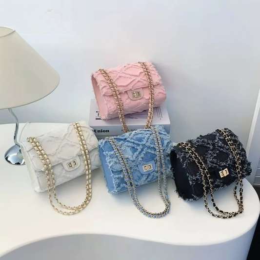 Borsa a spalla in jeans virale su TikTok